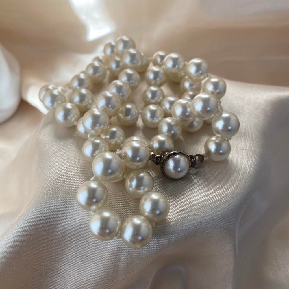 Vintage Faux Glass Pearl Necklace Heavy Knotted Pearl Strand Decorative Clasp
